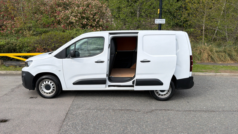 Peugeot Partner Long Diesel 950 1.5 BlueHDi 100 Professional Premium + Van